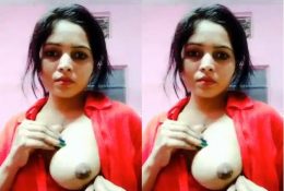 Sexy Desi Girl Showing Her Tits