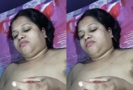 Sexy Bhabhi Doing Blowjob