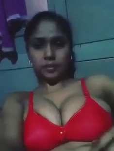 Desi Hot Girl Showing Wet Pussy