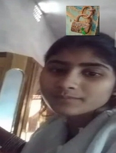 BanglaDesi Girl Shows her Boobs On Video Call