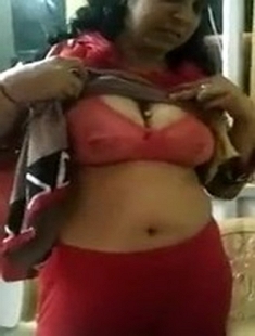 Desi Bhabhi Showing Her Boob And Pussy