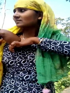 Desi Girl Shows Boobs and Pussy to Lover