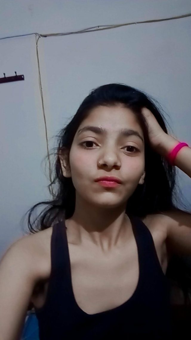 Indian Cute Girl Spreading Pics