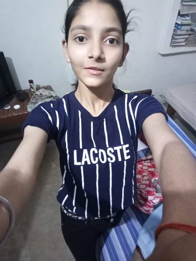 Indian Cute Girl Spreading Pics