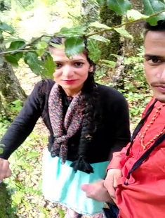 Desi Young Lovers Doing Handjob In Jungle