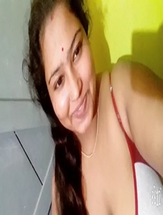 Sexy Bhabhi Showing Her Boobs and Pussy 3