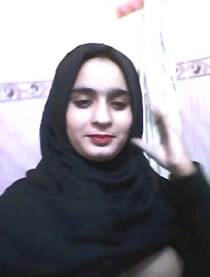 Desi Muslim Girl Showing Boobs In Bathroom And Recording For Boyfriend