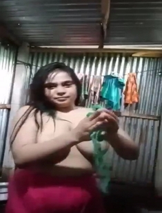 Bangladeshi Beautiful Big Boob Curvy Married Bhabhi Bathing