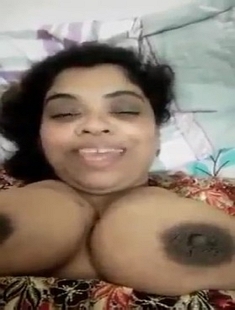 Lankan Bhabhi Showing Her Boobs