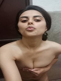 Beautiful Paki Girl Showing Pussy Update!! With Leaked Nudes 2