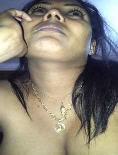 Married Bhabhi Nude Captured Talking On Mobile