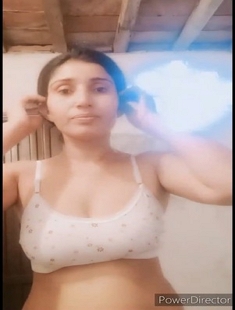 Sexy Paki Girl Showing Boobs 3